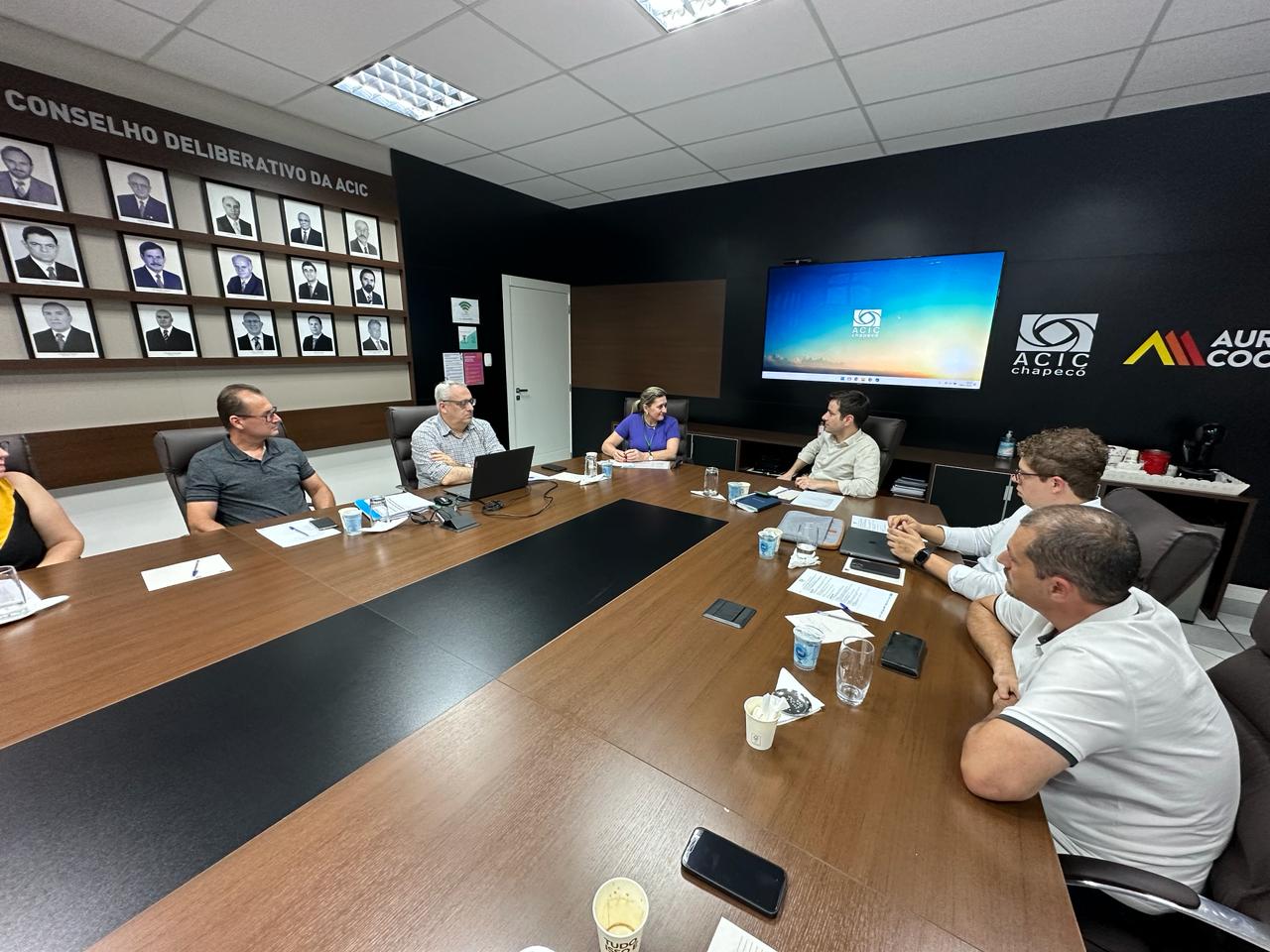 ACIC discute a criação de cursos técnicos na rede escolar estadual ACIC